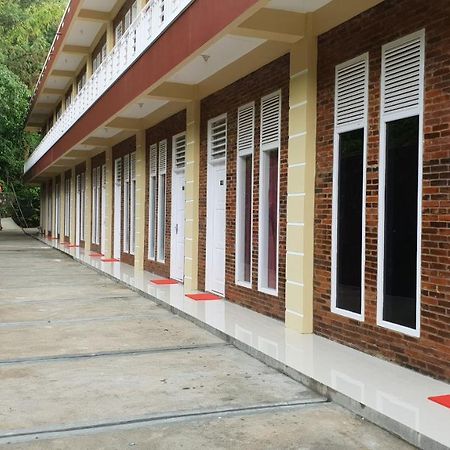 Tulip Inn Tomohon Exterior foto